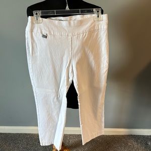 White Alfani capris pants